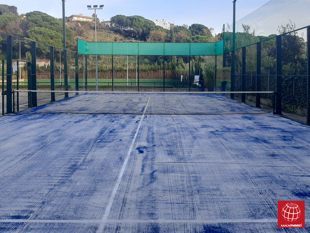 Renovación del césped de una pista de pádel del Club Tennis Sant Pol de Mar