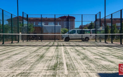 Renovación del césped de la pista de pádel del Club Tennis Celrà