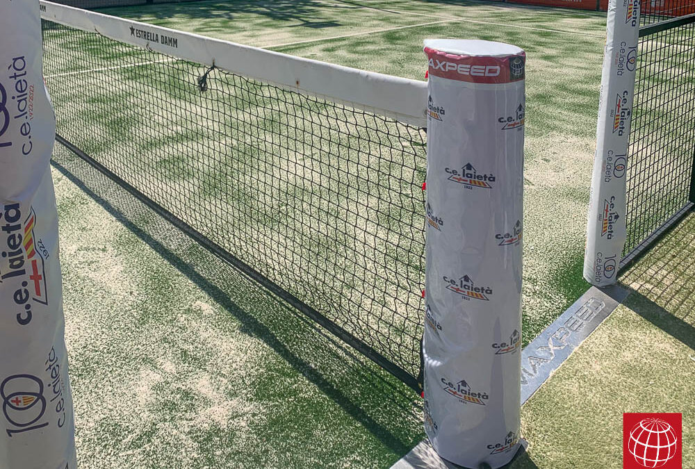 Club Esportiu Laietà renueva las protecciones de los postes de sus pistas de pádel