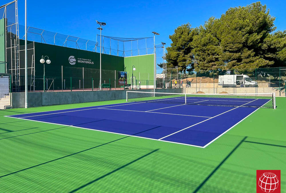 Construcción de una pista de tenis de resina en el Club Tennis Reus Monterols
