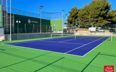 Construcción de una pista de tenis de resina en el Club Tennis Reus Monterols