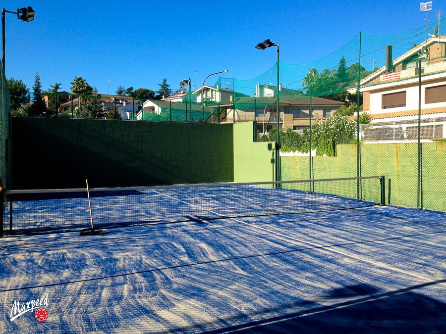 Renovacion césped artificial en Nou Tennis Belulla