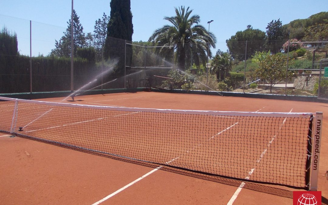 Renovación de pistas de tenis de tierra batida en el Touring Club de Mataró