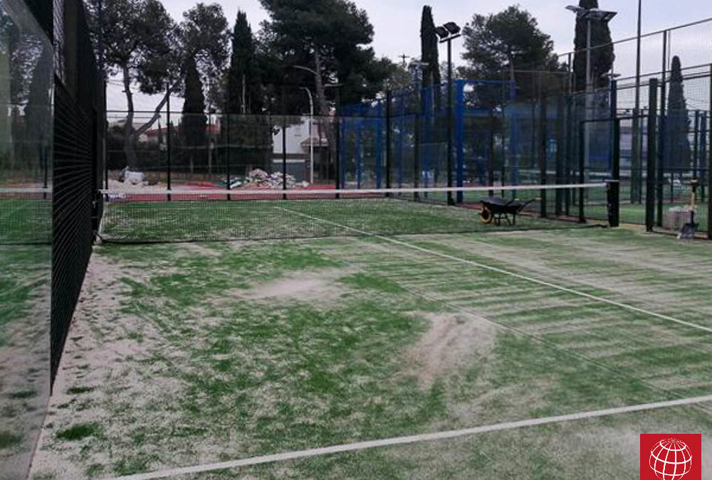 Renovación césped en pista de pádel en Club Tenis Segur