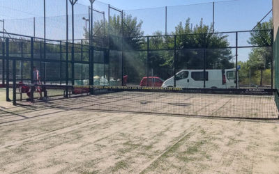 Cambio del césped de una pista de pádel en Club Padel Vilanova