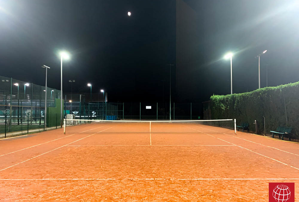 Instalación de iluminación led en la pista de tenis Joaquin Molina del David Lloyd Turó