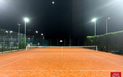 Instalación de iluminación led en la pista de tenis Joaquin Molina del David Lloyd Turó