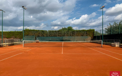 Renovación de una pista de tenis de tierra batida en el CT Torredembarra