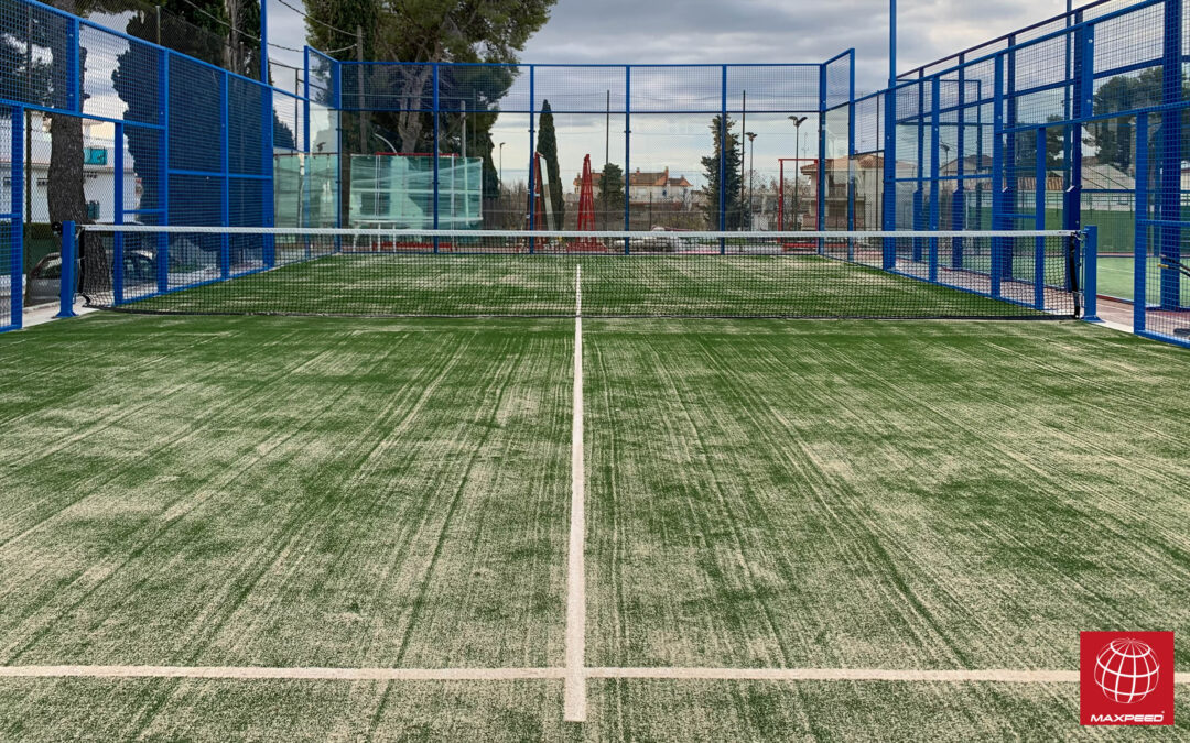 Renovación del césped de una pista de pádel del Club Tenis Segur