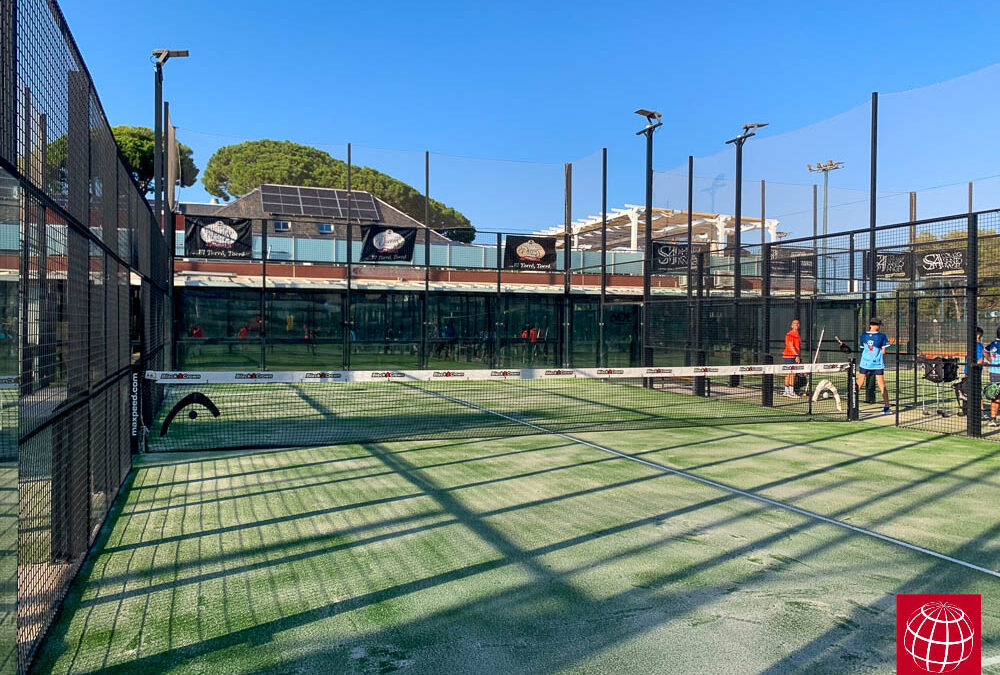 Nuevo césped en la pista de pádel nº 7 del Club de Tennis Andrés Gimeno