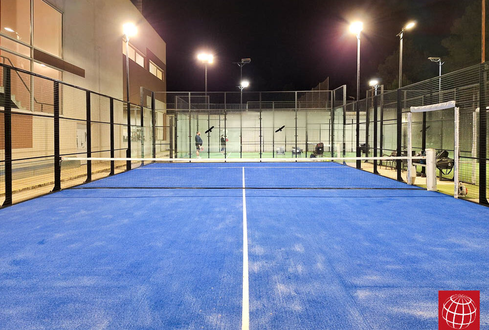 Pàdel Canyelles estrena césped Maxpeed Padel Pro Texturizado en una de sus pistas de pádel