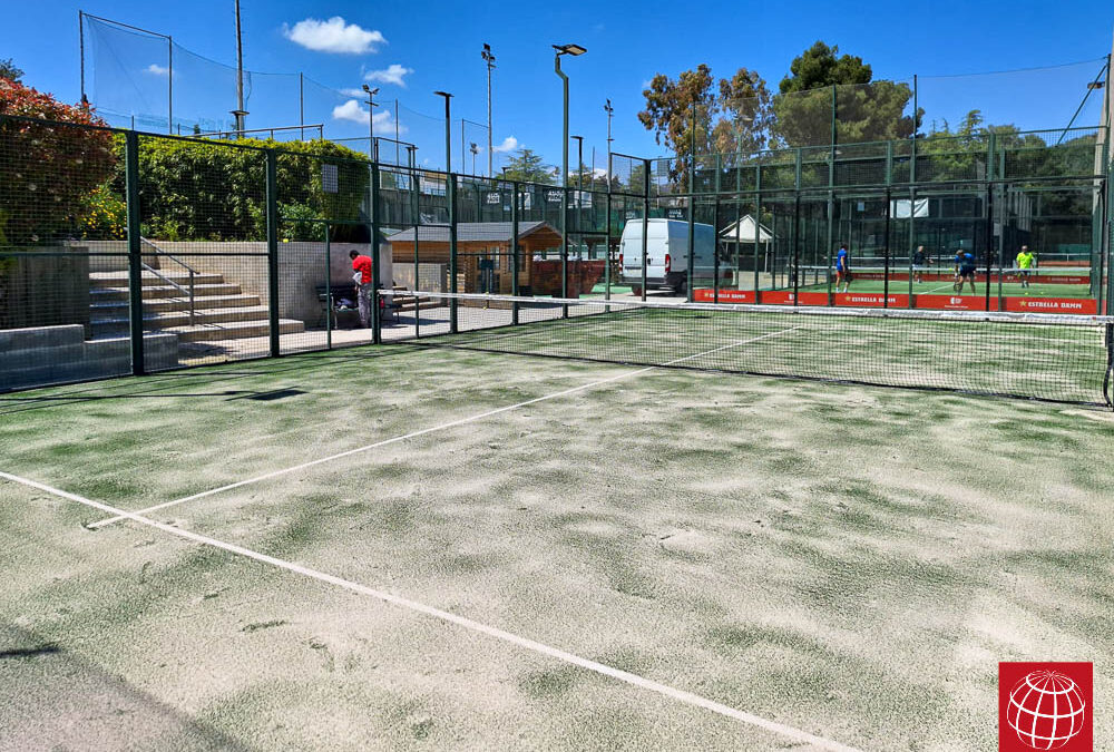 Renovación del césped de una pista de pádel del Atlètic Terrassa Hockey Club