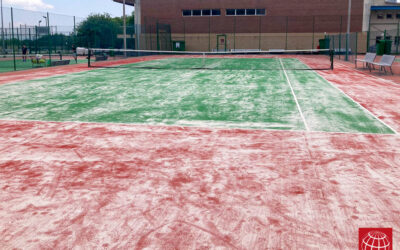 Renovación de la moqueta en una pista de tenis del Berga Tennis Club