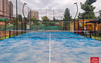 Cambio del césped en otra pista de pádel del Club Esportiu Hispano Francès