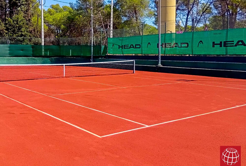 Reparación de una pista de tenis de tierra batida en el Club Tennis Natació Sant Cugat
