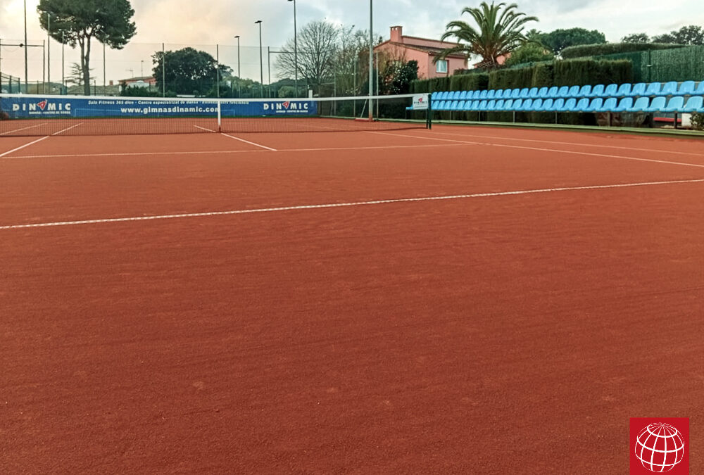 Reparación de los fondos de la pista de tenis de tierra batida nº 1 del Club Tennis Costa Brava