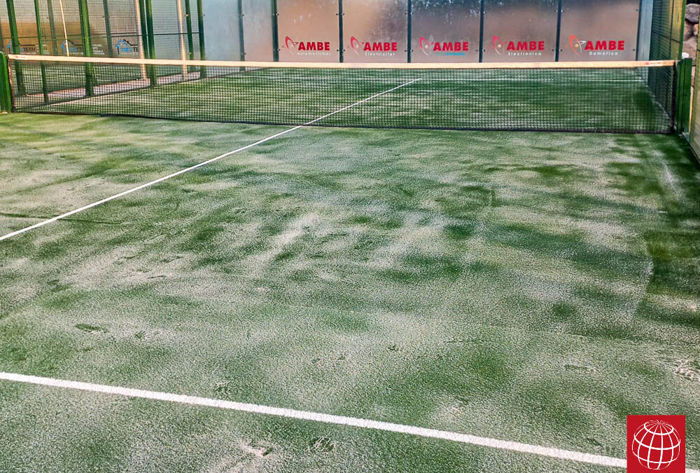 Renovación del césped de dos pistas de pádel del Club Tennis Costa Brava