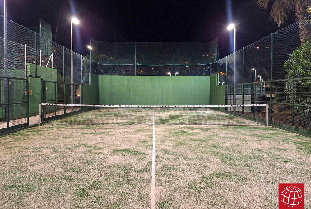 Cambio del césped en la pista de pádel nº 5 del David Lloyd Club Turó