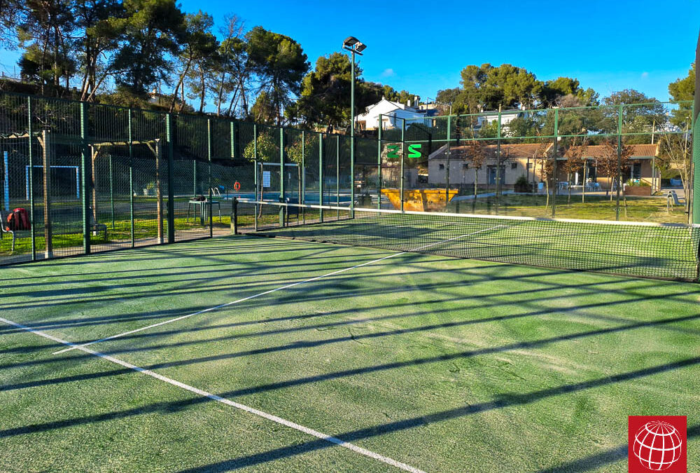 Nuevo césped en dos pistas de pádel del CT Les Argelagues