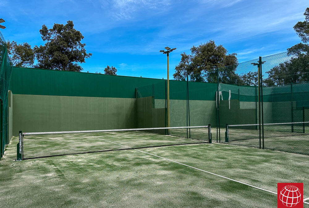 Ses Falugues Club renueva el césped de sus tres pistas de pádel