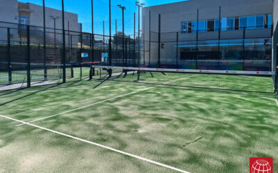 Cambio del césped en la pista de pádel nº 3 del Club Esportiu Gran Via Mar