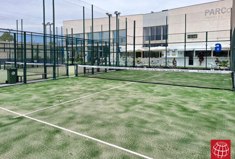 Cambio del césped en la pista de pádel nº 6 del Club Padel Vilanova