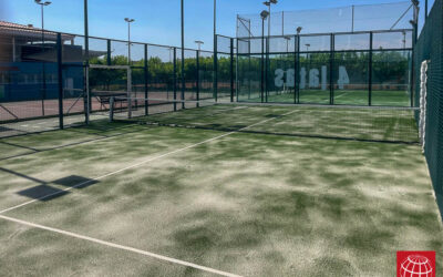Renovación del césped de dos pistas de pádel del Club Tennis Torredembarra